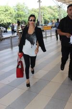 Malaika Arora Khan snapped at the airport on 31st Oct 2015